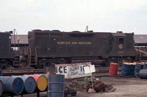 Norfolk_&_Western_GP35_206_3 small